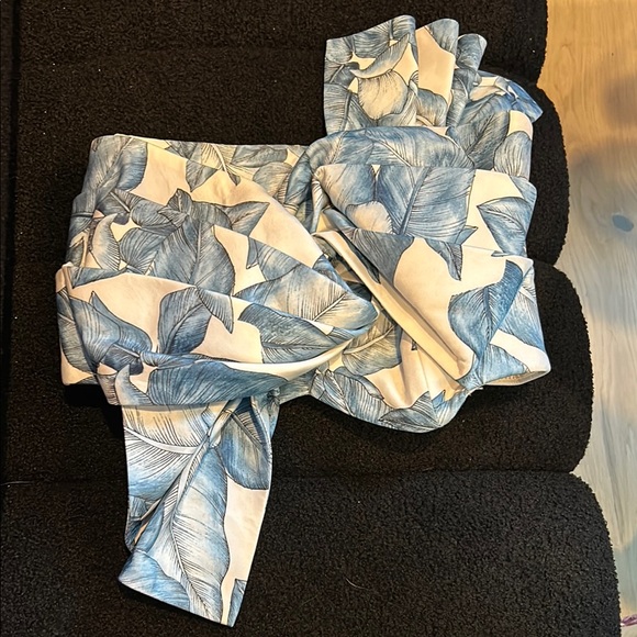 Leaf Print Strapless CROP TOP - Picture 1 of 3